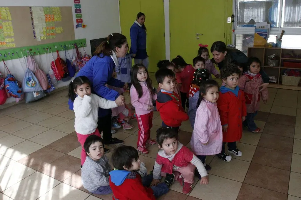 Miles de niños acuden a la sala cuna. Christian Iglesias/Aton Chile
