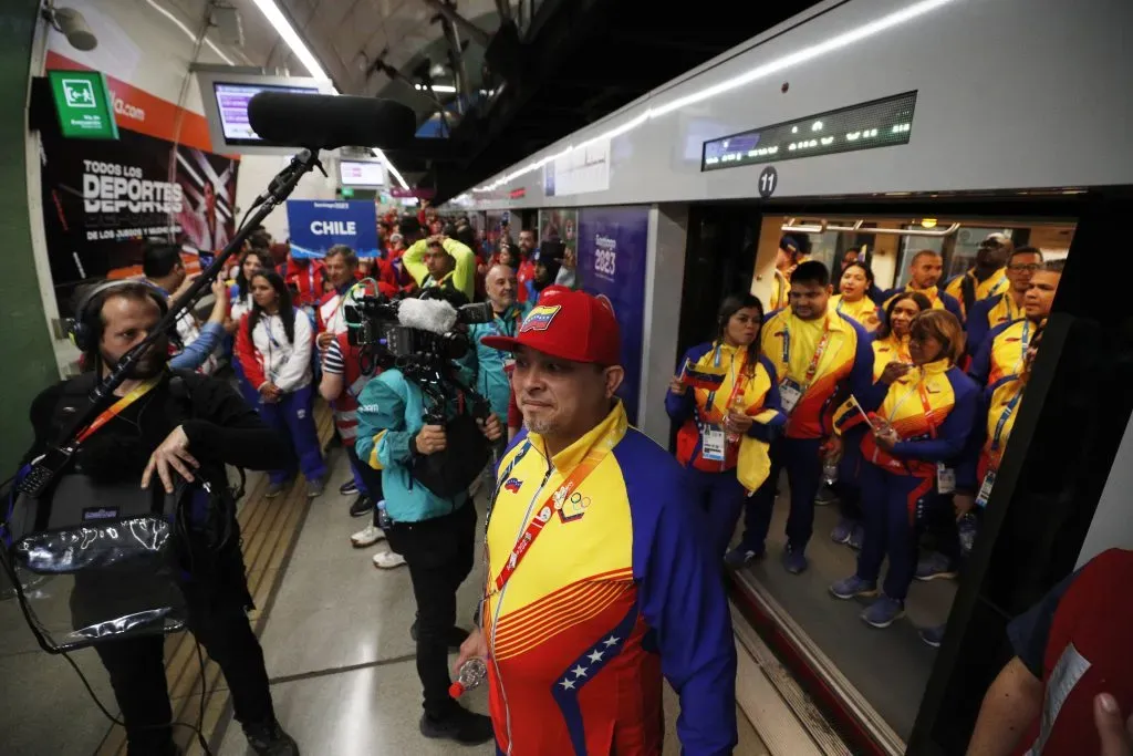 Chile y las distintas delegaciones de los Juegos Panamericanos llegaron en Metro hasta el Estadio Nacional. Foto: Photosport.
