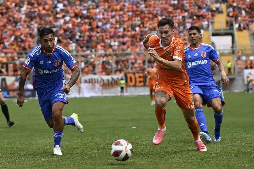 Insaurralde fue un problema para la U en Calama. Foto: Pedro Tapia/Photosport