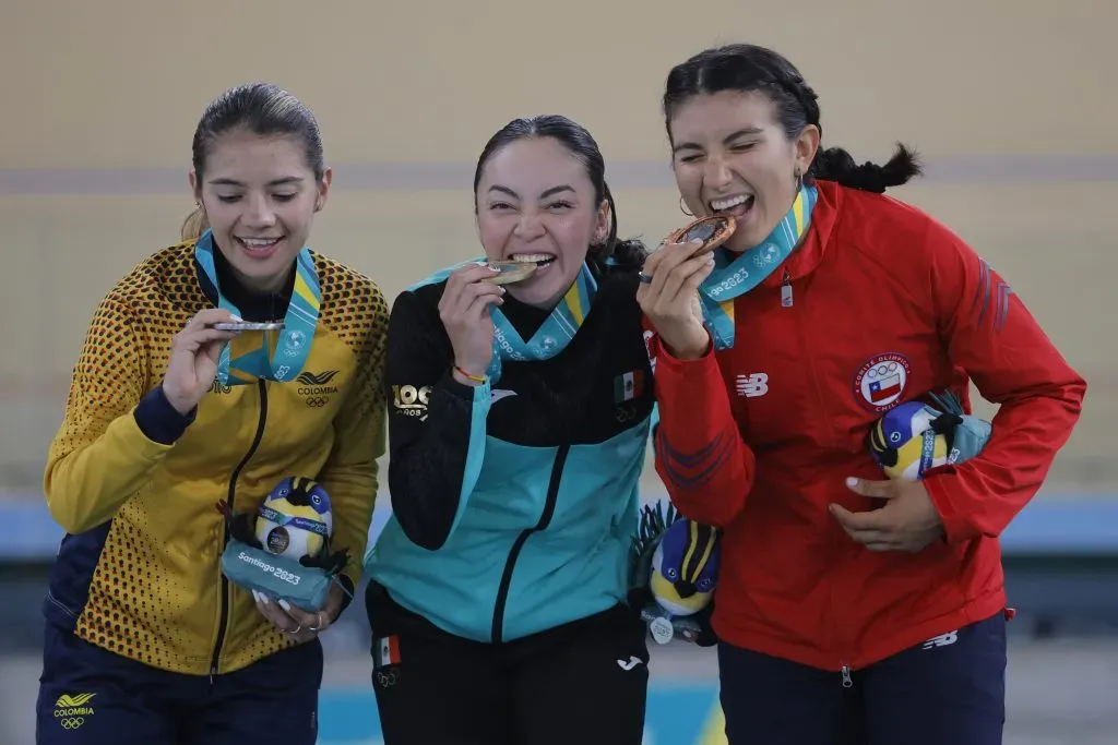 Festeja Cata Soto en ciclismo femenino: bronce para Chile en el ómnium.