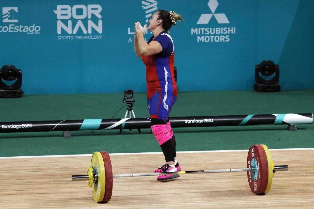 La deportista nacional no quedó para nada conforme con su actuación, pero de igual forma recibió el cariño de su gente.  (Foto de Luis Hidalgo/Santiago 2023 vía Photosport).