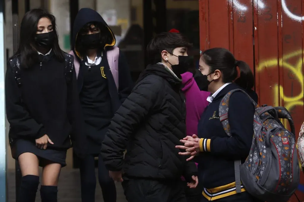 Esta condición se entrega a alumnos que cursan entre prekínder y cuarto medio. (Foto: ATON)