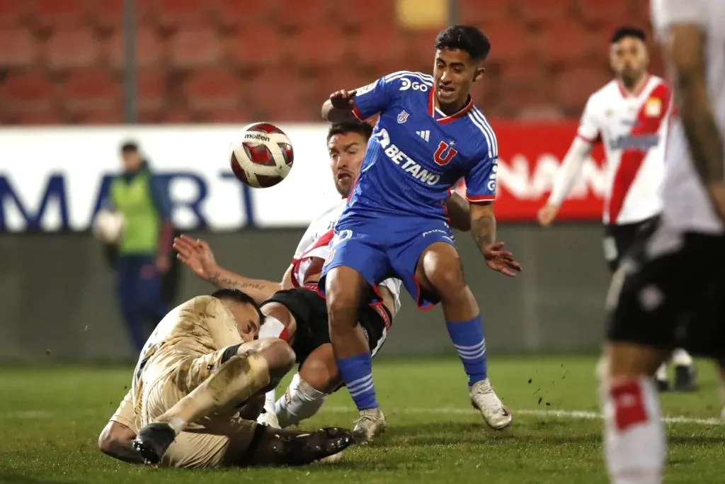 Lucas Assadi no termina los partidos completos en Universidad de Chile. Foto: Jonnathan Oyarzun/Photosport