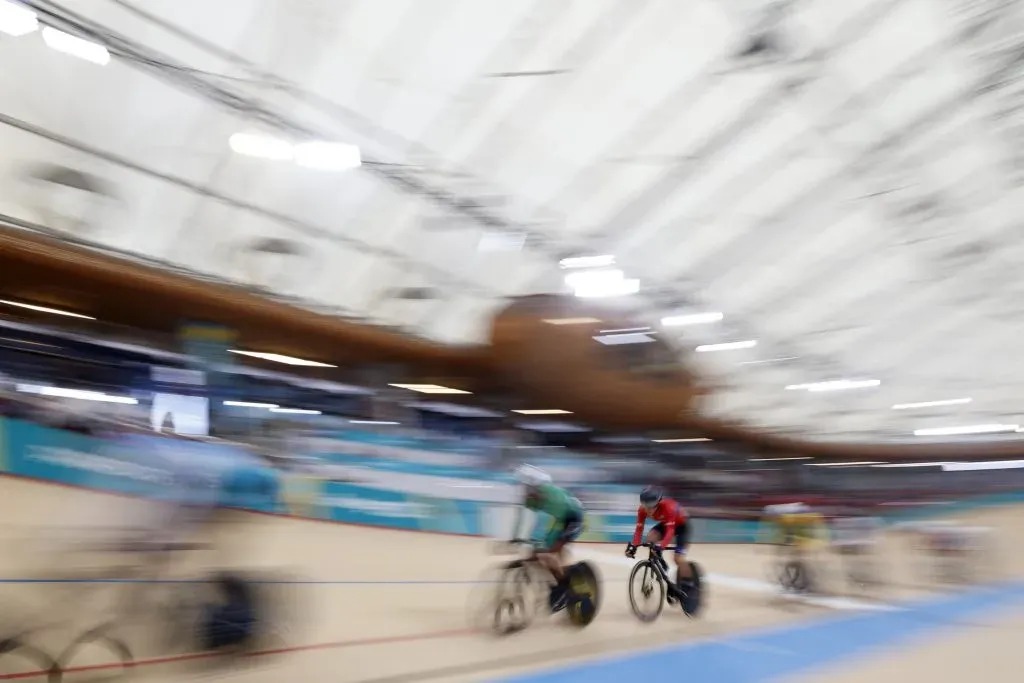 La competencia fue veloz en el velódromo de Peñalolén. Foto de Andres Pina / Santiago 2023 via Photosport