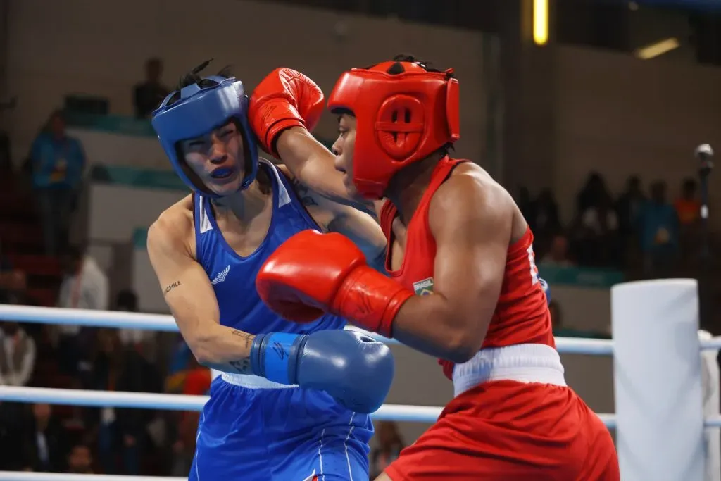 Bravo debe conformarse con bronce en el boxeo categoría 54 kilos de Santiago 2023.