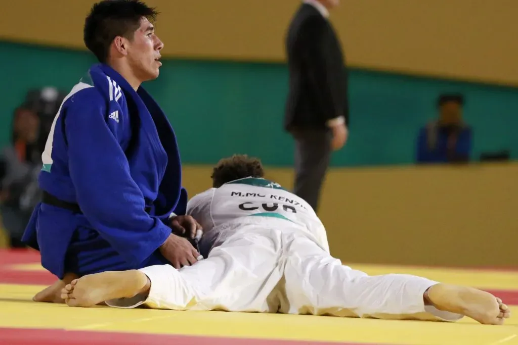 El chileno ganó la semifinal en los últimos minutos de la categoría de -81 kg. | Photosport