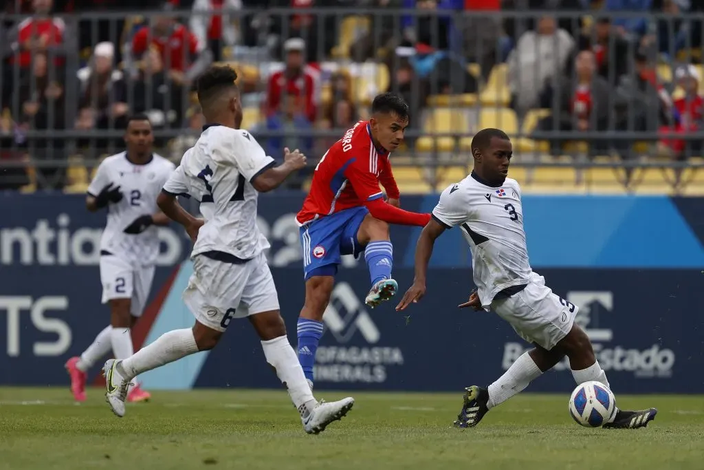 Vicho Pizarro es uno de los jugadores que piden para la Roja adulta (Carlos Parra / ANFP)