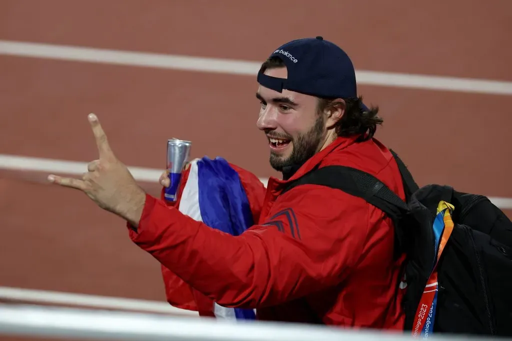 Lucas Nervi festejó con sus manos y los hinchas de la U lo dieron como uno más de los suyos. Sin embargo, esto no era tan así. Foto: Photosport.