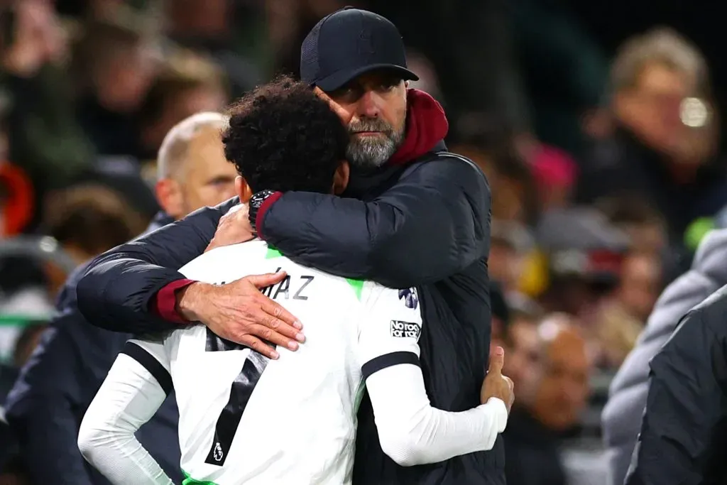 El abrazo de Díaz y Klopp tras emotivo gol del Liverpool.