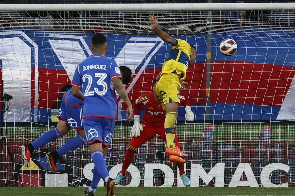 Domínguez fue expulsado ante Everton en el estadio Santa Laura. Foto: Dragomir Yankovic/Photosport