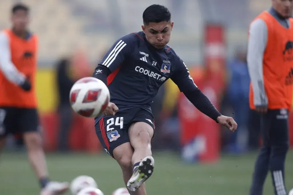 El jugador podría dejar Colo Colo con su caso de violencia. Foto: Javier Salvo/Photosport