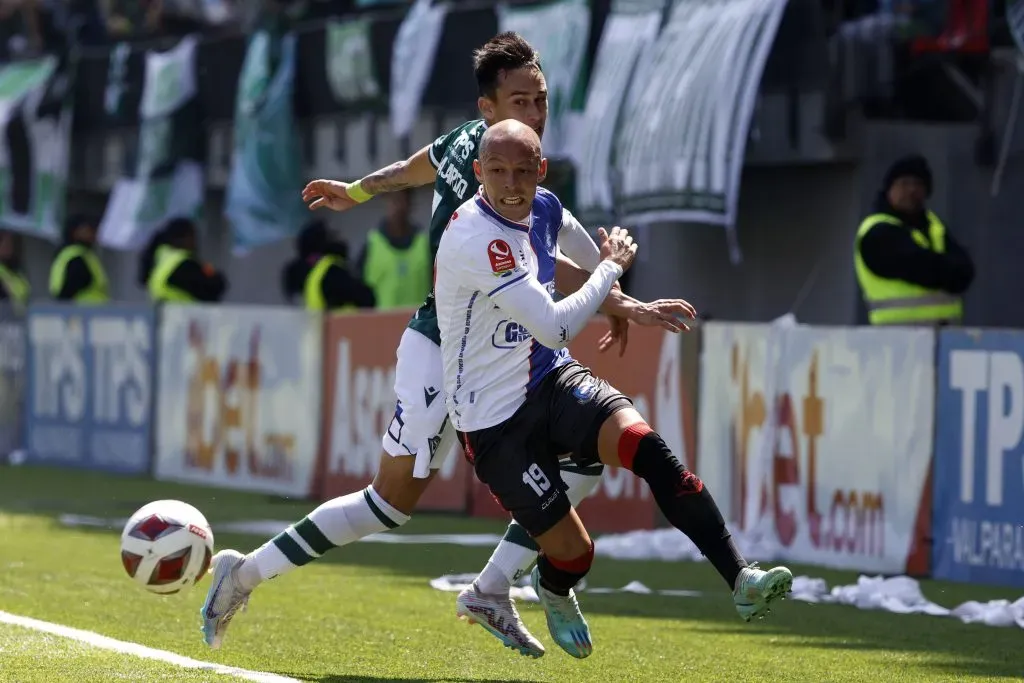 Mario Larenas no podrá jugar el primer partido de la llave entre San Luis de Quillota y Deportes Antofagasta.  (Martin Thomas/Photosport).