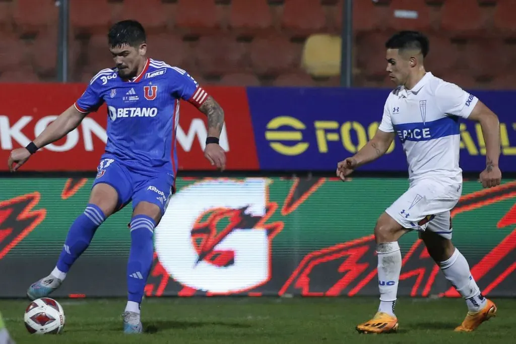 Universidad Católica cayó por 3-0 ante la U en la última edición del Clásico Universitario. | Foto: Photosport.