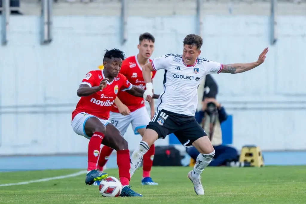 Pablo Parra tomó camiseta de titular en Colo Colo ante el escándalo de Jordhy Thompson. Foto: Guille Salazar, RedGol.