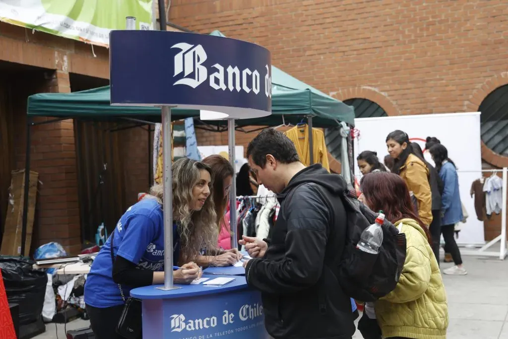 En todo Chile habrá lugares especiales para hacer las donaciones a la Teletón. Imagen: Aton.