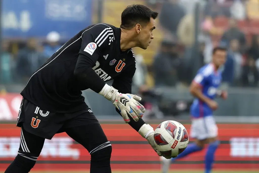 Toselli fue titular en la U para vencer a la UC en el Clásico Universitario. | Foto: Photosport