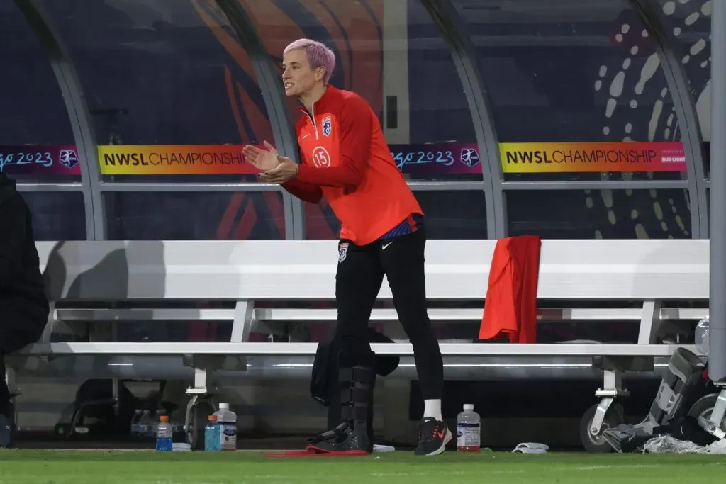 Megan Rapinoe tuvo que terminar de ver la final del National Women’s Soccer League con una bota inmovilizando su pierna. | Foto: Getty Images.