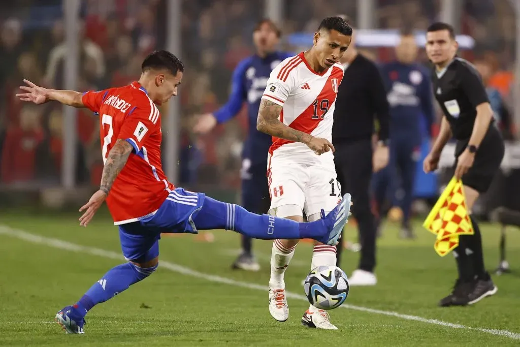 Matías Fernández Cordero jugó 46 minutos en la victoria de la selección chilena sobre Perú en octubre pasado. Hasta antes de esta denuncia sumaba bonos para ver acción ante Paraguay y Ecuador en unos días más. | Foto: Photosport.