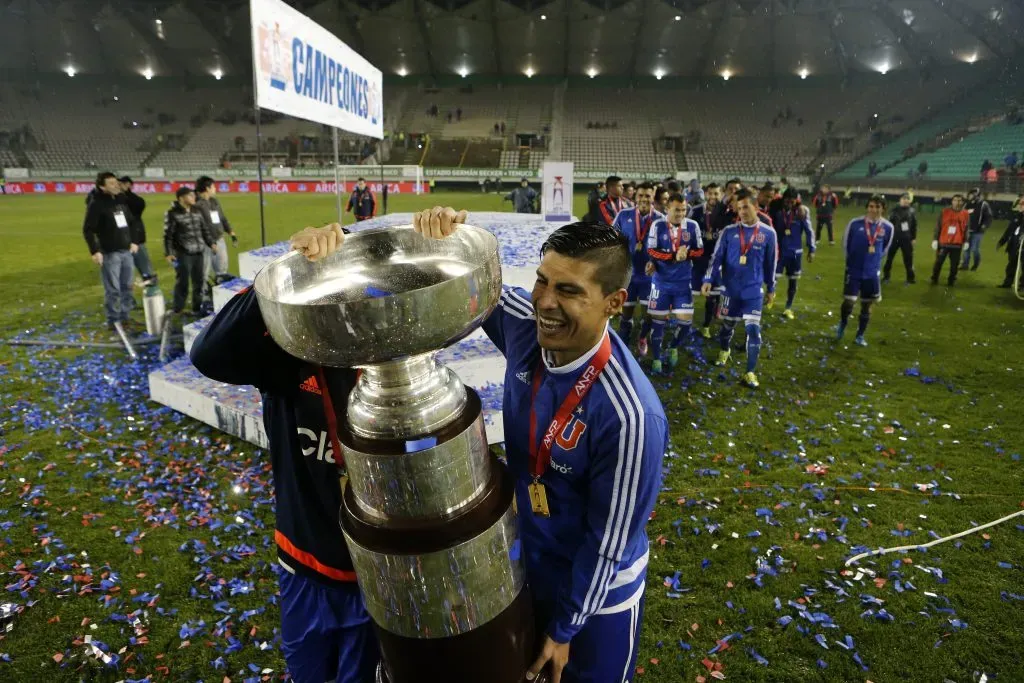 El delantero levantó tres títulos con la camiseta de Universidad de Chile. Foto: Andres Pina/Photosport