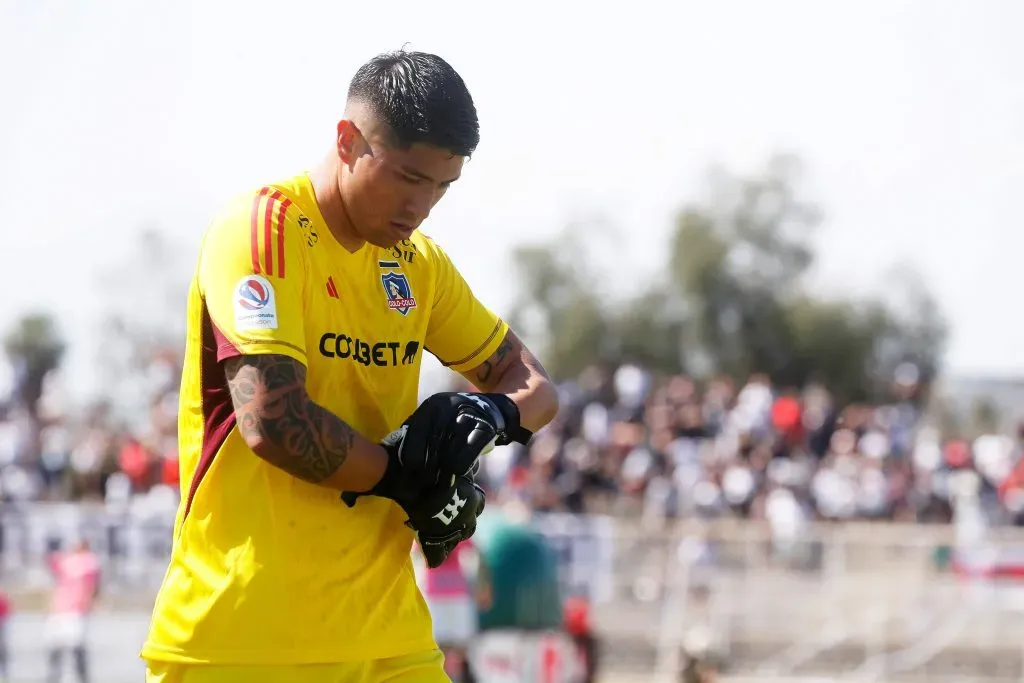 Brayan Cortés podría salir de Colo Colo, pero sólo si algún club abona su cláusula. (Jonnathan Oyarzún/Photosport).