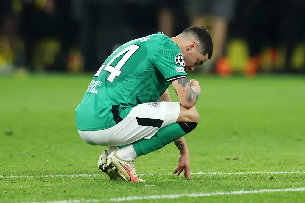 Miguel Almiron se lesionó en el duelo del Newcastle. (Photo by Lars Baron/Getty Images)