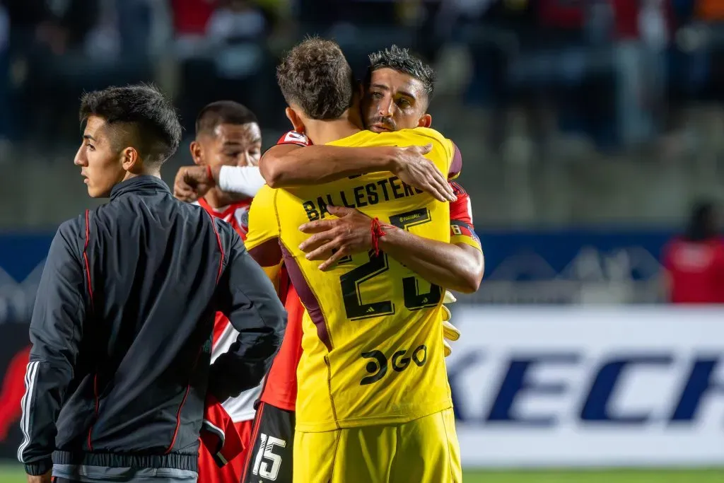 El debutante Martín Ballesteros y Emiliano Amor, dos que vivieron una jornada súper especial en Colo Colo. (Foto: Guille Salazar/RedGol).