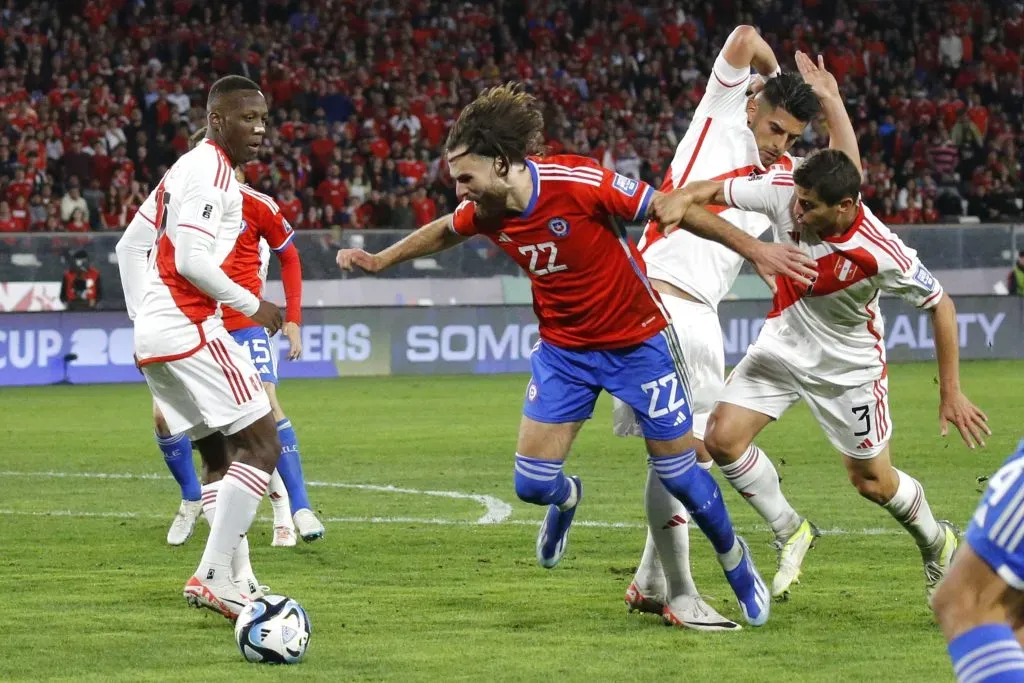 Ben Brereton lleva varios partidos por Eliminatorias sin anotar goles con la selección chilena. ¿Podrá romper esta sequía esta noche ante Paraguay? | Foto: Photosport.