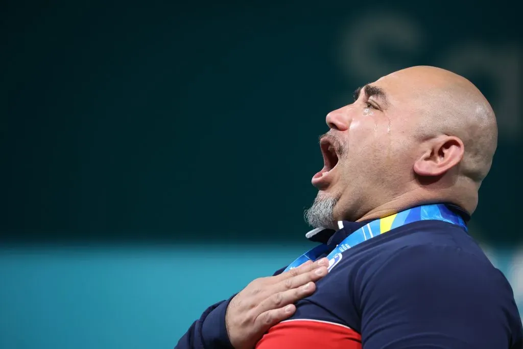 Juan Carlos Garrido se emocionó hasta las lágrimas tras ganar medalla de oro. | Foto: Photosport