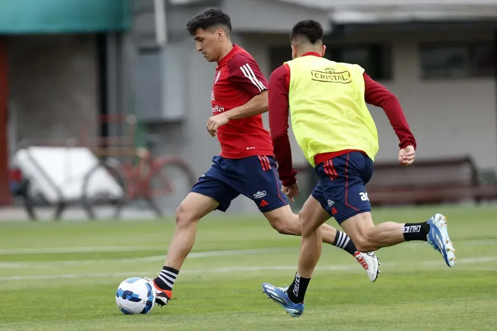 Marcelino Núñez es clave en la zona de volantes de la Roja. Foto: Carlos Parra – Comunicaciones FFCh