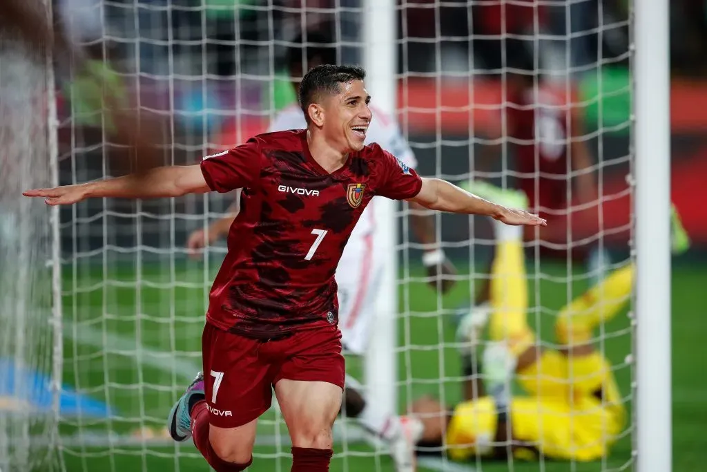 Así festejó Jefferson Savarino el 1-1 entre Venezuela y Perú. (Daniel Apuy/Getty Images).