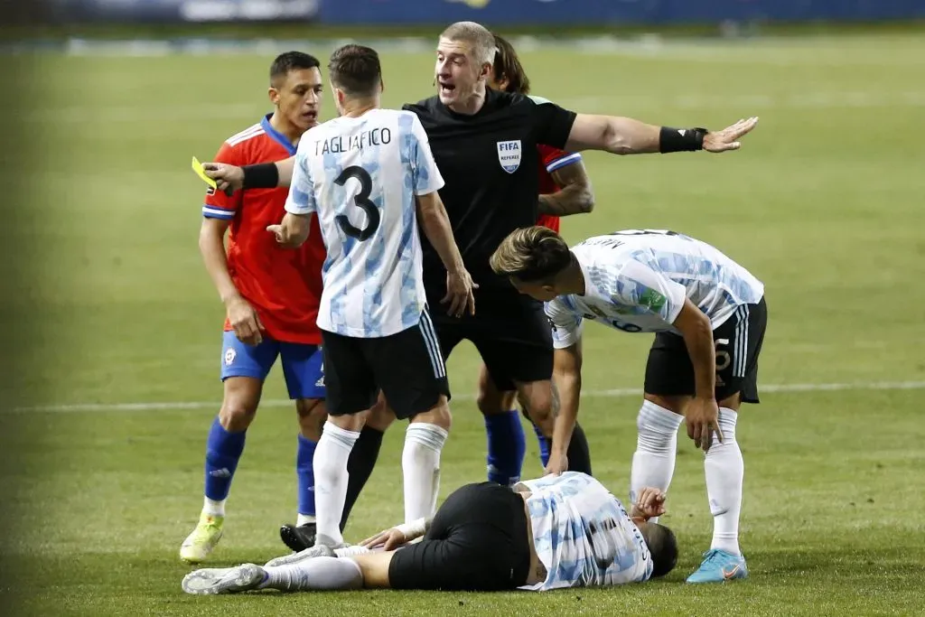 El polémico arbitro brasileño siempre da noticias. Foto: Marcelo Hernandez/Photosport