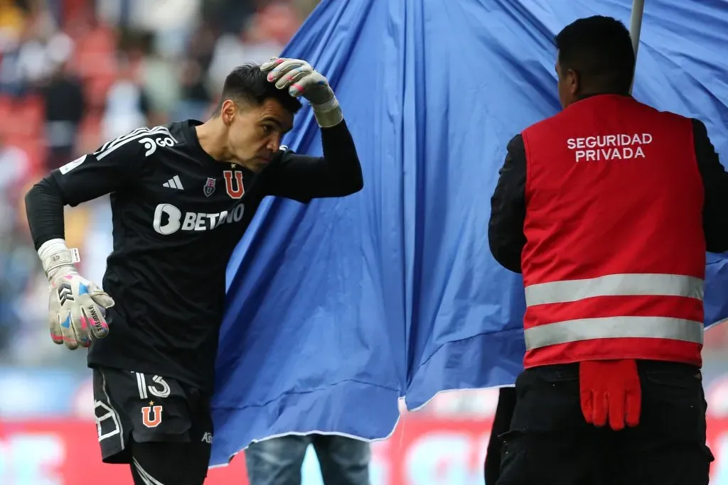 Cristopher Toselli recupera el puesto en el arco de la U, tras el amistoso ante Huachipato. Foto: Javier Salvo/Photosport