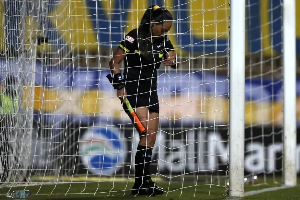 Cindy Nahuelcoy no sabe si volver al arbitraje luego de superar su castigo. | Foto: Photosport