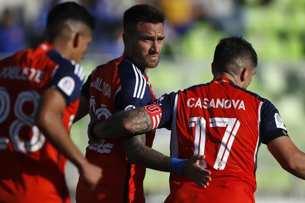 Matías Zaldivia cambiará de compañero en la última línea de Universidad de Chile. Foto: Andres Pina/Photosport