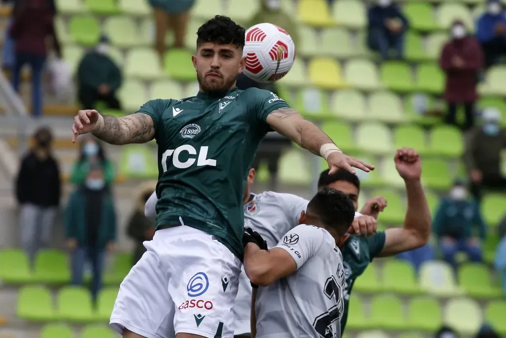 Daniel González en acción por Santiago Wanderers. (Andrés Piña/Photosport)