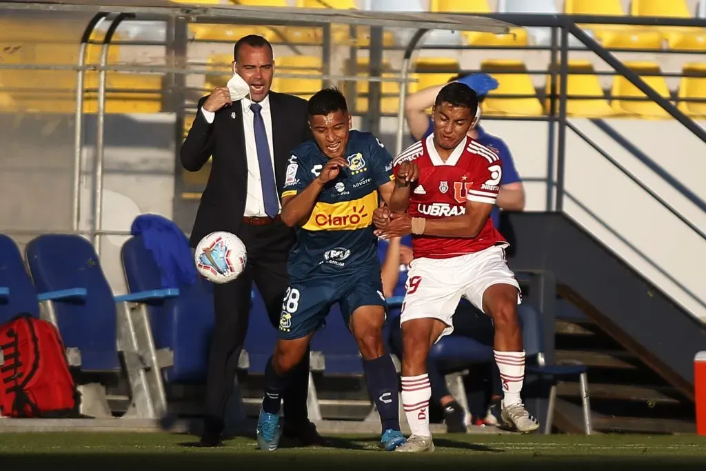 Pese a todo, Dudamel dejó tercera a la U en un torneo y luego la clasificó a Copa Libertadores de 2021. Foto: Raul Zamora/Photosport