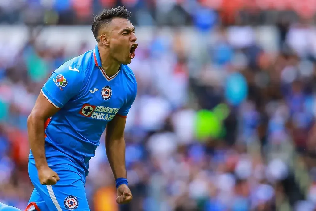 Iván Morales puso punto final a dos años para el olvido en Cruz Azul, donde apenas anotó dos goles en 33 partidos oficiales. | Foto: Getty Images.