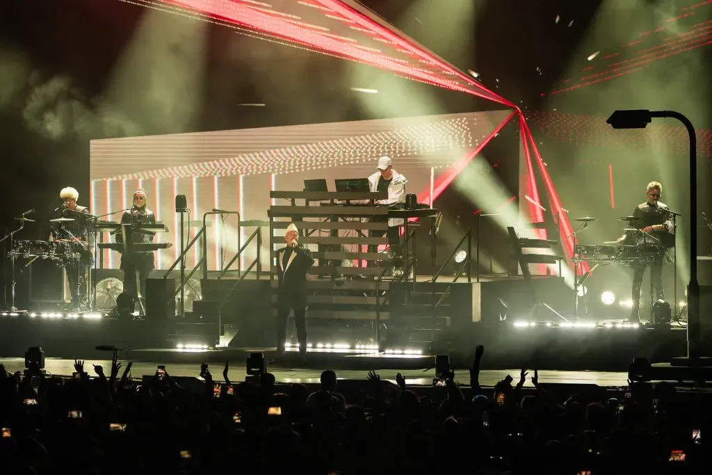 Cómo fue el show de Pet Shop Boys en Chile - La Tercera