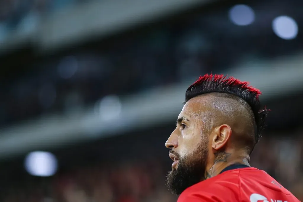 Arturo Vidal se recupera de una grave lesión de rodilla que lo ha marginado en el Athletico Paranaense. (Heuler Andrey/Getty Images).