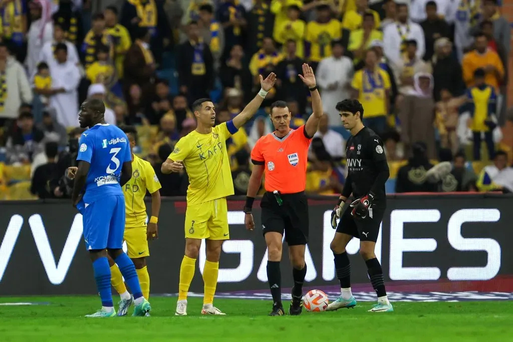 Cristiano Ronaldo vivió una noche de furia en Arabia Saudita. | Foto: Getty