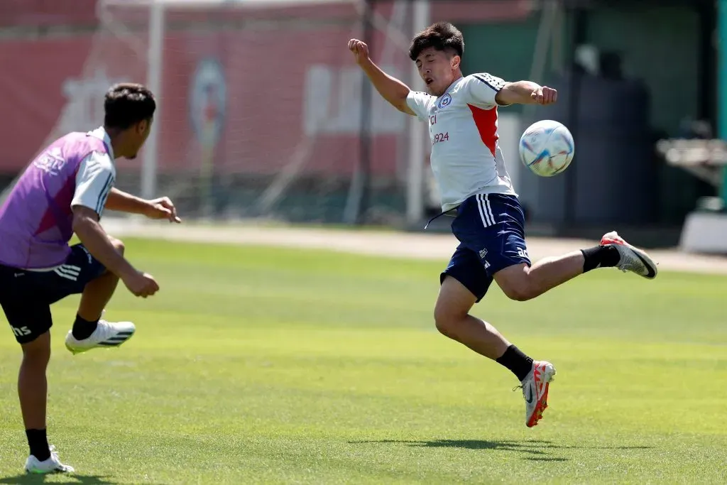 Los jugadores Sub 18 preparan la nueva Roja del futuro.