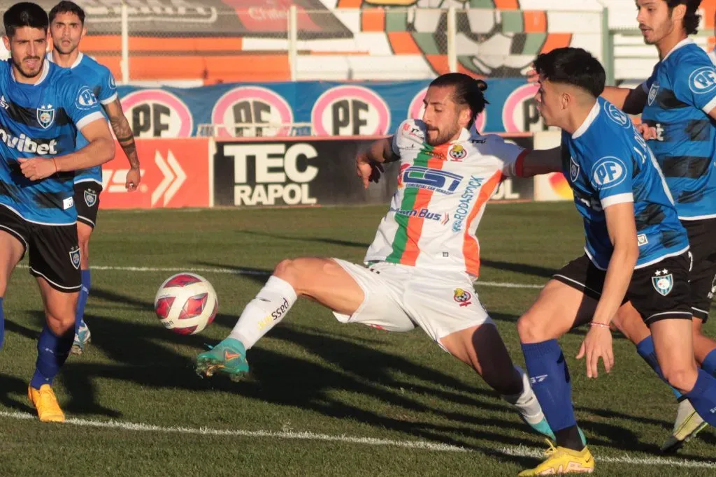 Cobresal y Huachipato definen al nuevo campeón del fútbol chileno en un cierre de aquellos. Foto: Photosport.