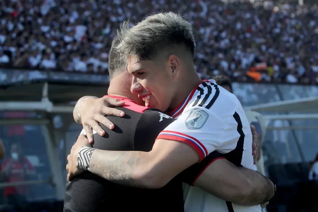 Fuentes se reencontró con Carlos Palacios en el estadio Monumental. Foto: Jonnathan Oyarzun/Photosport