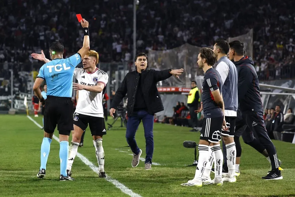 Gustavo Quinteros debe partir sí o sí de Colo Colo según Guarello.