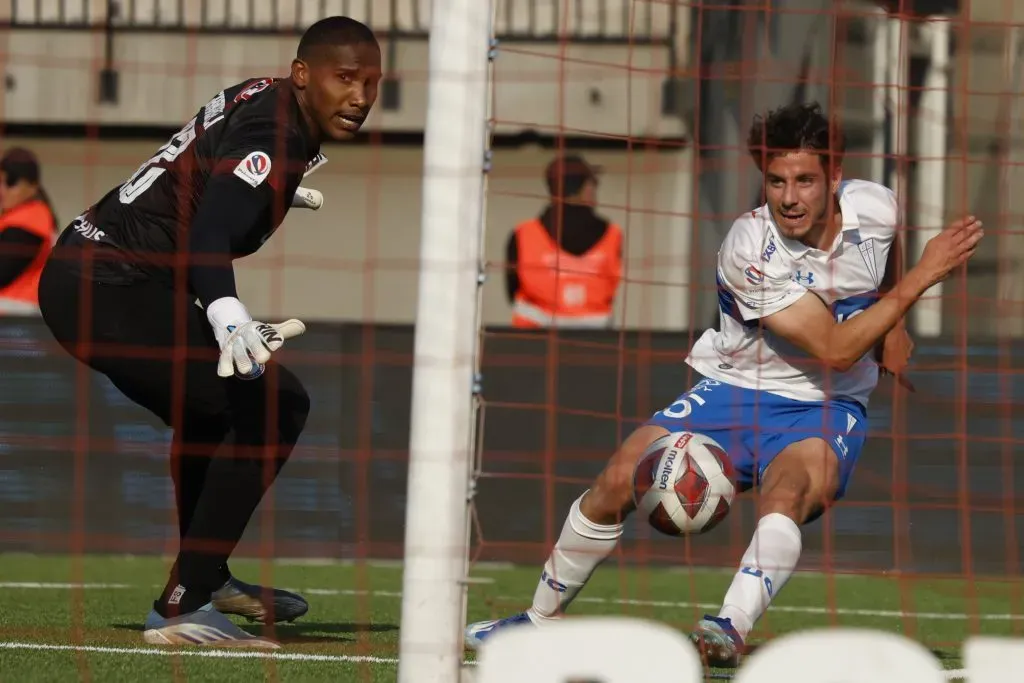 Clemente Montes abrió la cuenta con un tiro sin ángulo que terminó en un golazo | Photosport