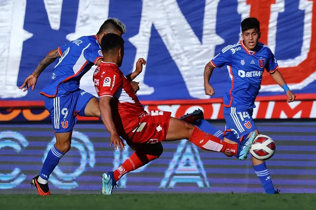 Marcelo Morales dio una gran asistencia para el segundo gol del Chorri Palacios en Universidad de Chile. Foto: Marcelo Hernandez/Photosport