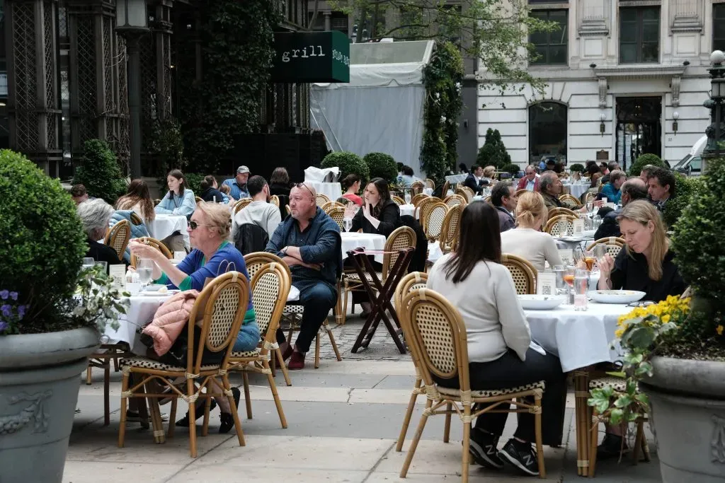 Restaurantes y centros de entretenimiento adentro de los centros comerciales no podrán funcionar