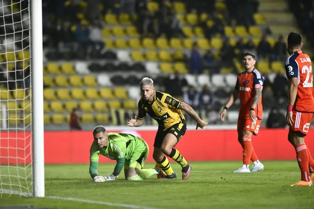 Rodrigo Holgado le marcó cuatro goles a Universidad de Chile en la presente temporada en el Campeonato Nacional. Foto: Alejandro Pizarro Ubilla/Photosport