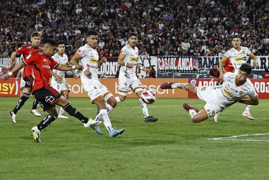 Jordhy Thompson jugó ante Cobreloa la semifinal de Copa Chile en el Monumental (Photosport)