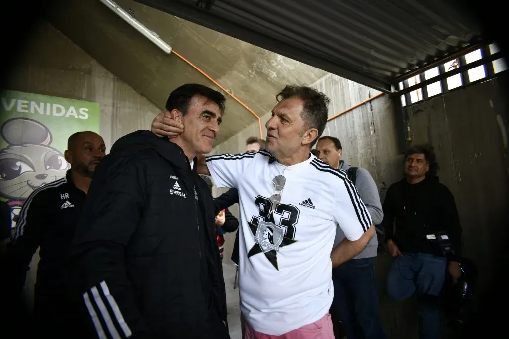 Aníbal Mosa defiende la permanencia de Gustavo Quinteros en Colo Colo. | Foto: Alejandro Pizarro / Photosport